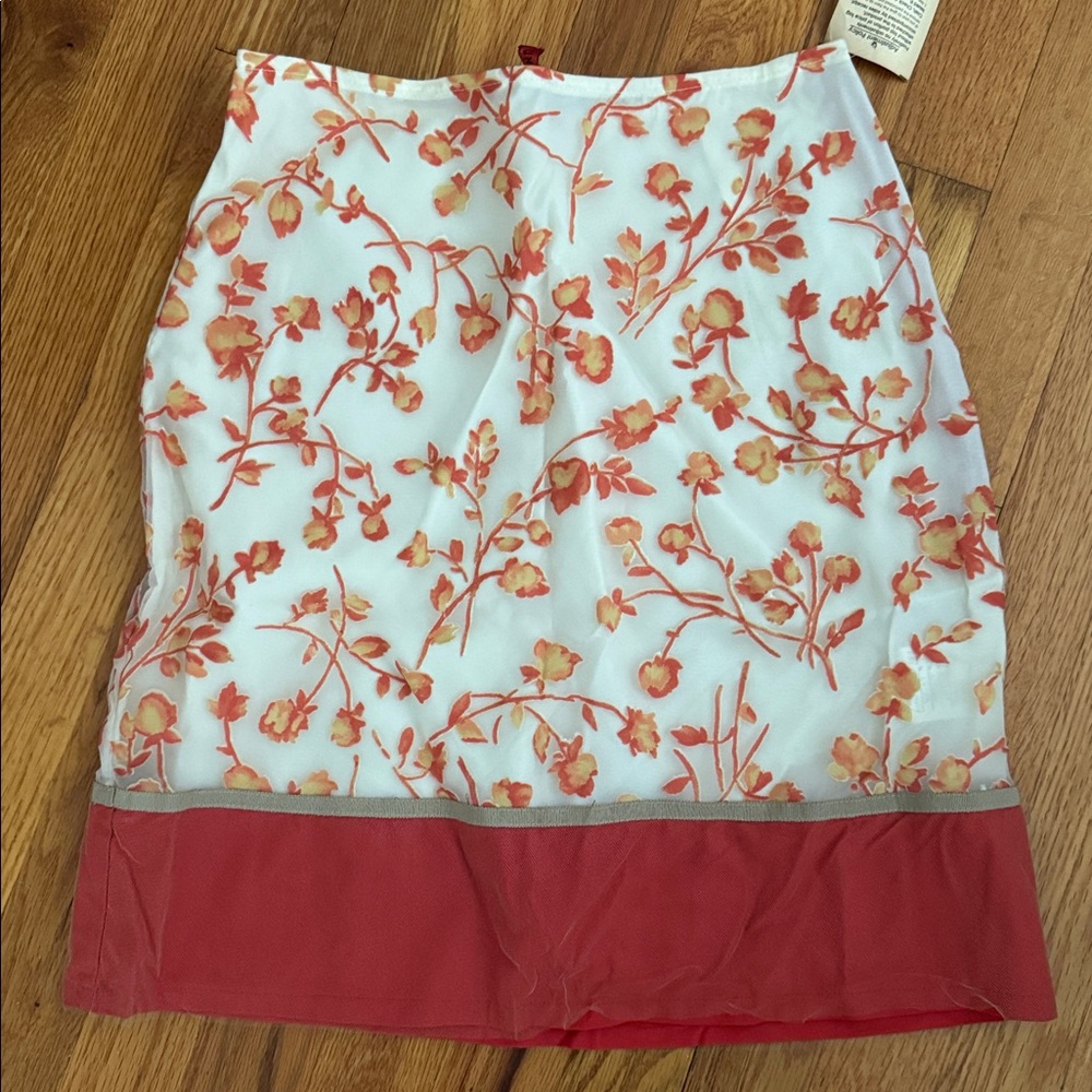 Chic Floral Red and Cream Pencil Skirt